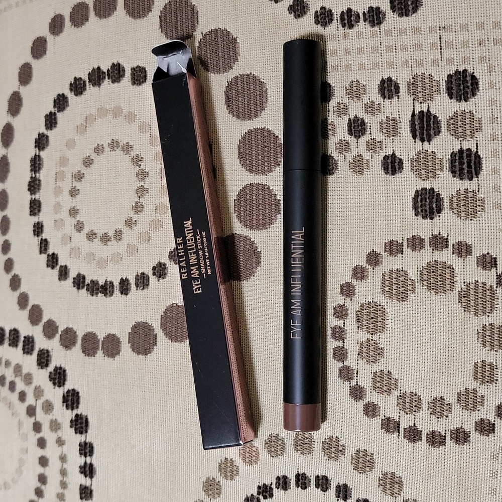 RealHer eye am influential shadow stick 0.06 oz in chocolate matte